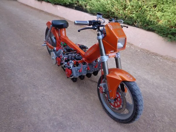 103-8-cylindres-orange