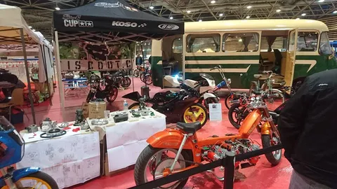 Des mobylettes au salon du deux roues
