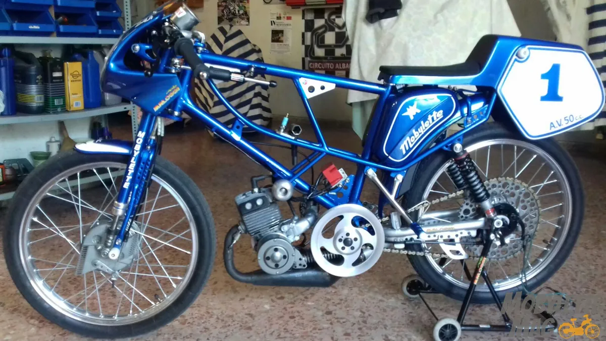 Motobecane bleu AV45