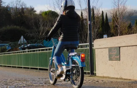 Solex, mob et cie : louez une mobylette le temps d'une balade en Drôme !