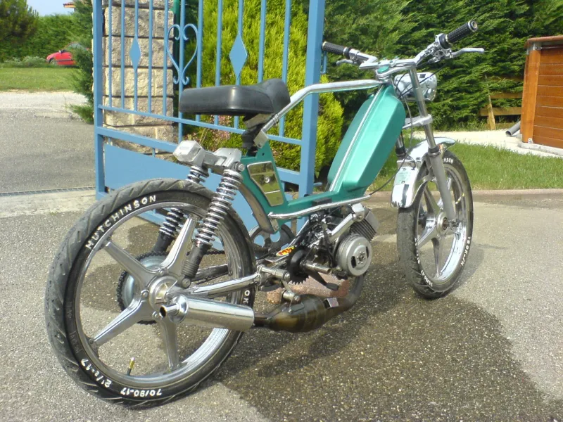 Peugeot 103 équipée d'un pot Doppler ER1