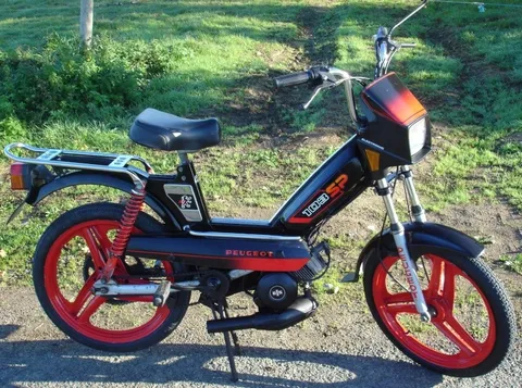 Peugeot 103 : une mob mythique, accessible et tendance !